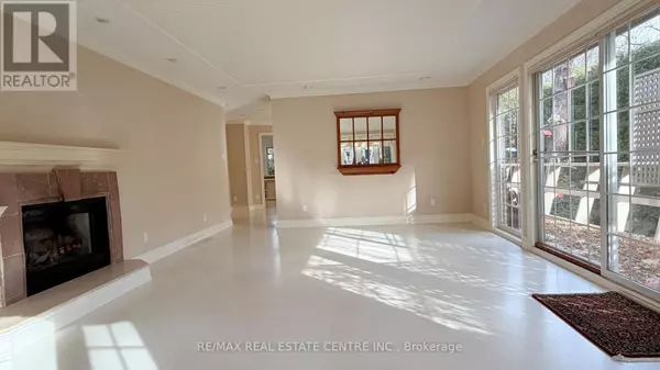 Oakville (oo Old Oakville), ON L6J3T5,117 WATSON AVENUE