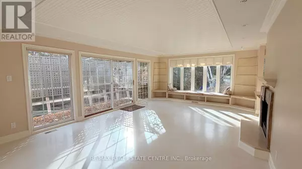 Oakville (oo Old Oakville), ON L6J3T5,117 WATSON AVENUE