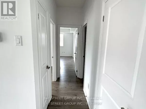 Oakville (ro River Oaks), ON L6H0L2,2333 Sawgrass DR #305