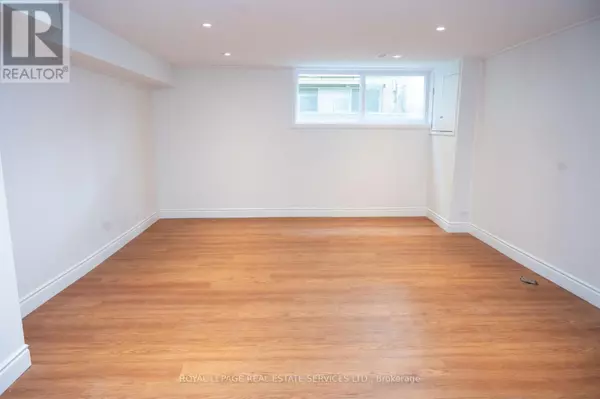 Toronto (islington-city Centre West), ON M9B3W3,35 Silverhill DR #Lower