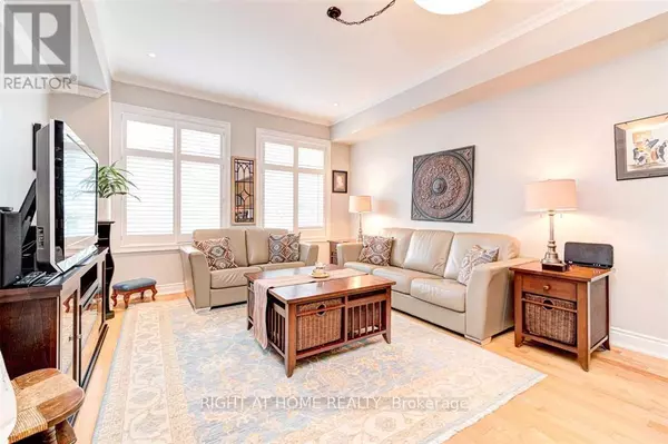 Oakville (co Central), ON L6K2Z5,99 Brant ST #6