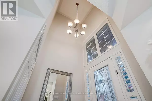 Oakville (wt West Oak Trails), ON L6M3V8,2066 DEER PARK ROAD