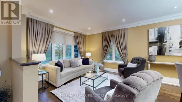 Toronto (rustic), ON M6L1P1,204 MAPLE LEAF DRIVE