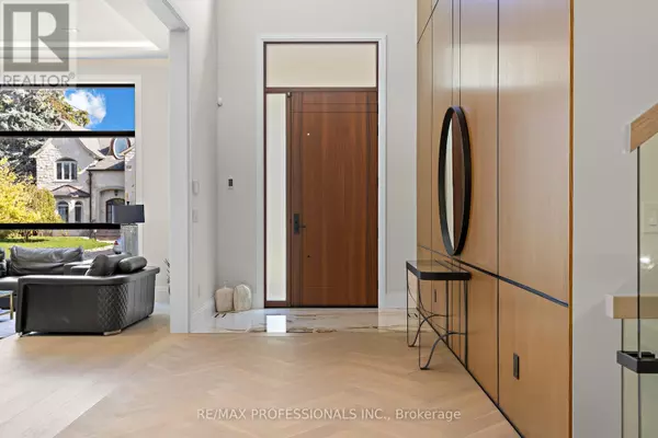 Toronto (islington-city Centre West), ON M9B4H8,122 ASHBOURNE DRIVE