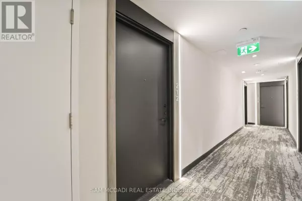 Mississauga (port Credit), ON L5H0A7,215 Lakeshore RD West #212