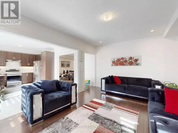 Brampton (sandringham-wellington North), ON L6R0C8,33 TIGER CRESCENT