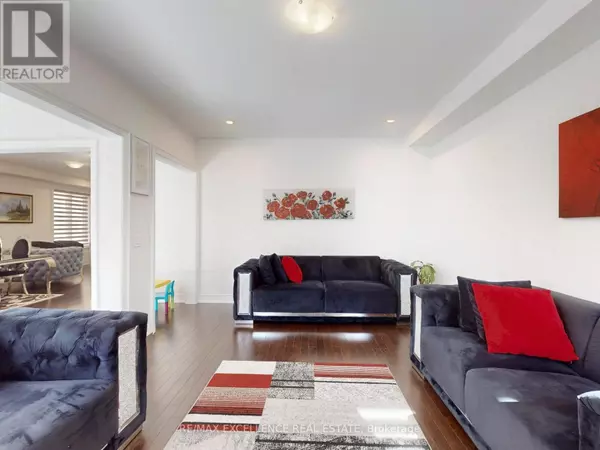 Brampton (sandringham-wellington North), ON L6R0C8,33 TIGER CRESCENT