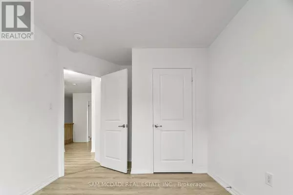 Oakville (go Glenorchy), ON L6H0X4,70 HUGUENOT ROAD