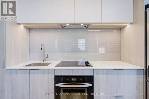 Mississauga (city Centre), ON L5B0P6,395 Square One DR #1208