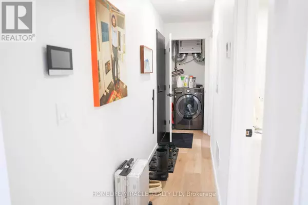 Toronto (dovercourt-wallace Emerson-junction), ON M6H4B5,1103 Dufferin ST #8