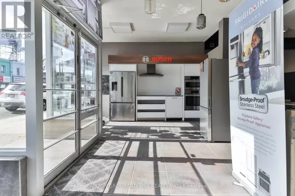 Toronto (new Toronto), ON M8Y1K4,2882 LAKE SHORE BOULEVARD W