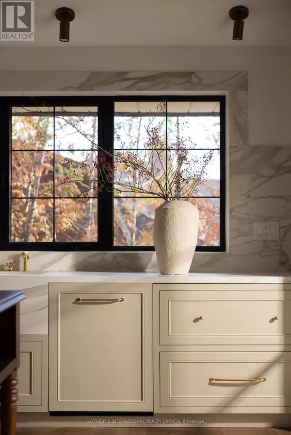 Toronto (stonegate-queensway), ON M8Y3A3,36 ROSEMEADE AVENUE