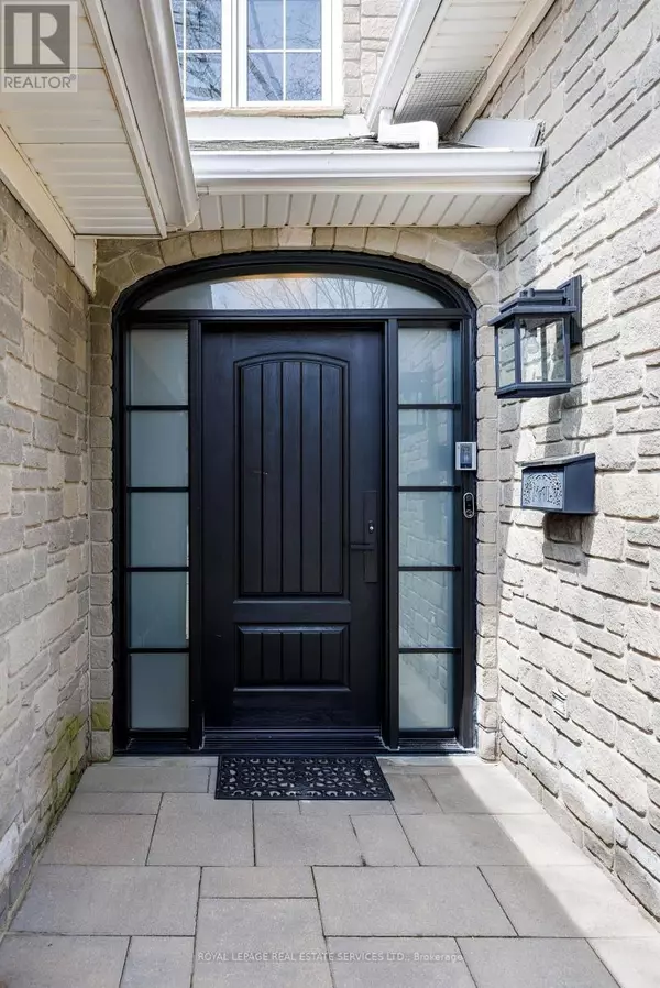 Oakville (wt West Oak Trails), ON L6M3K9,1061 SUMMIT RIDGE DRIVE