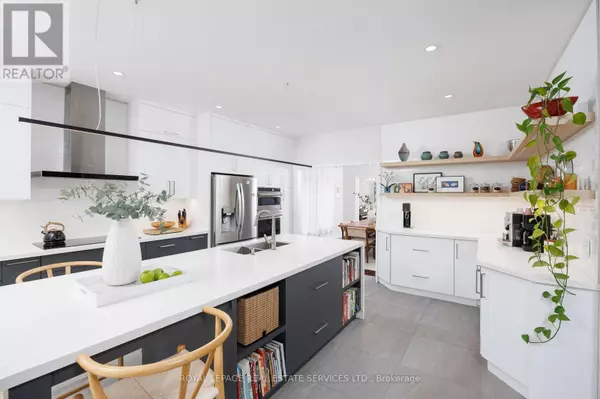 Oakville (wt West Oak Trails), ON L6M3K9,1061 SUMMIT RIDGE DRIVE