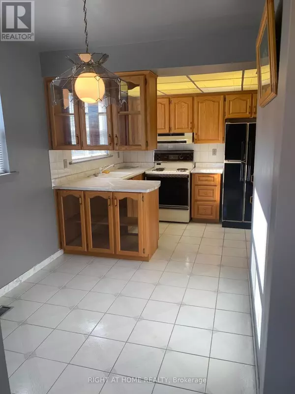 Brampton (brampton East), ON L6W1M6,24 DEAN STREET