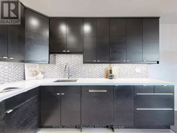 Toronto (high Park-swansea), ON M6S3C9,80 Coe Hill DR #PH09