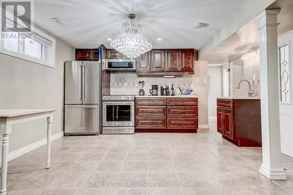 Toronto (mount Dennis), ON M6M4X7,1228 JANE STREET N