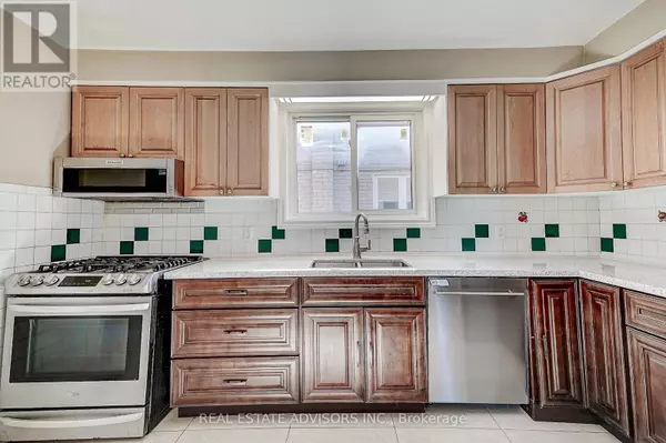 Toronto (mount Dennis), ON M6M4X7,1228 JANE STREET N