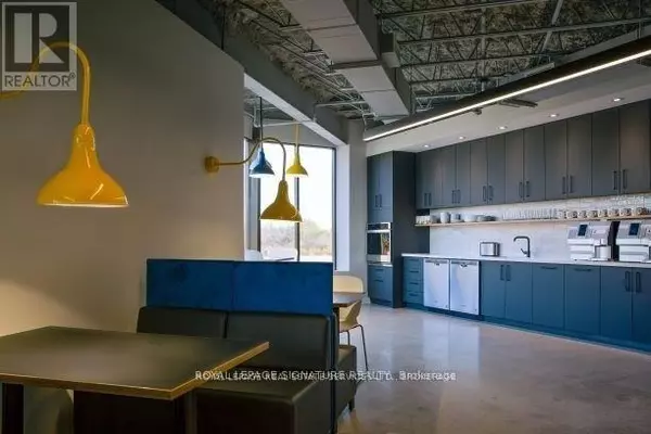 Oakville (qe Queen Elizabeth), ON L6L5W2,2115 South Service RD West #1A