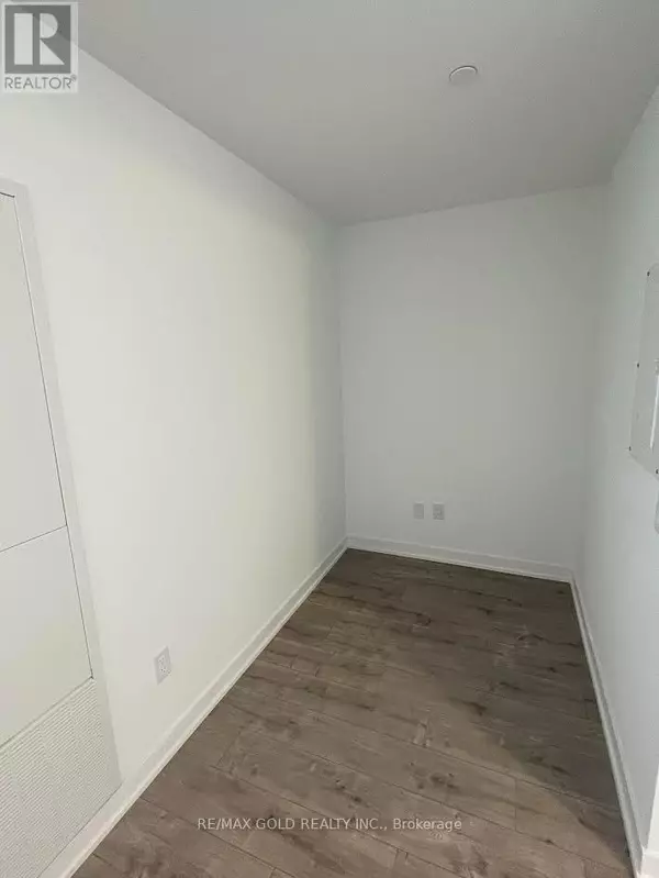 Mississauga (port Credit), ON L5H0A7,215 lakeshore RD #340