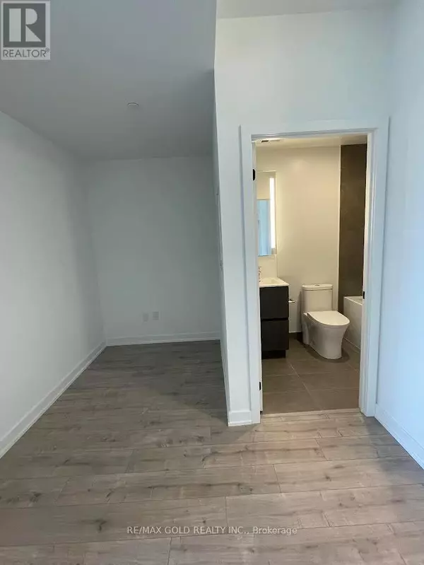 Mississauga (port Credit), ON L5H0A7,215 lakeshore RD #340