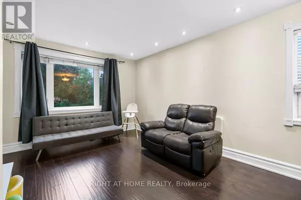 Toronto (humberlea-pelmo Park), ON M9M1C7,6 MELODY ROAD