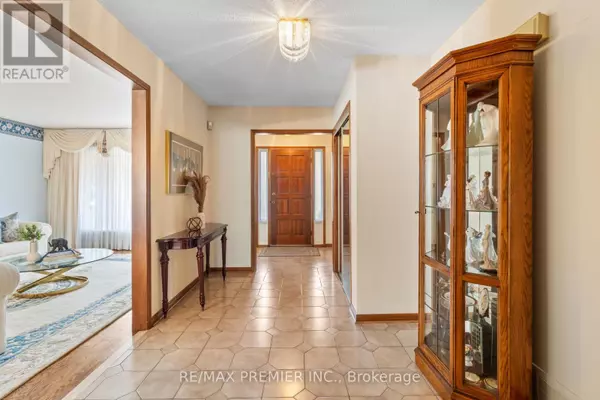 Toronto (york University Heights), ON M3J3C4,180 BENJAMIN BOAKE TRAIL