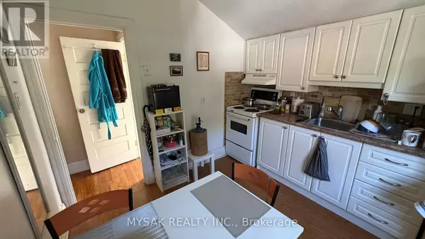 Toronto (new Toronto), ON M8V2Z3,116 FIFTH STREET