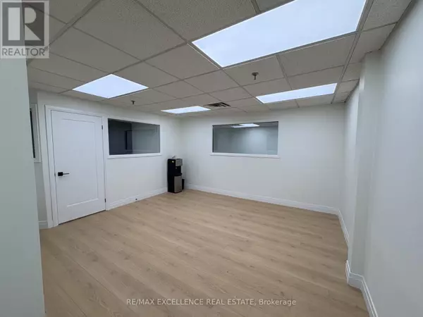 Mississauga (northeast), ON L4W2Z6,5484 Tomken RD #4