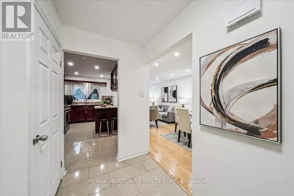 Mississauga (creditview), ON L5C3W1,676 GALLOWAY CRESCENT