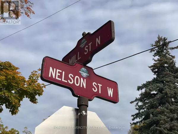 Brampton (downtown Brampton), ON L6X1C3,50 Nelson ST West #4