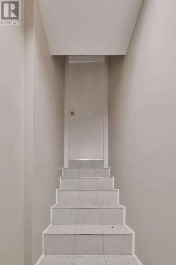 Oakville (co Central), ON L6K1W5,47 Washington AVE #Lower