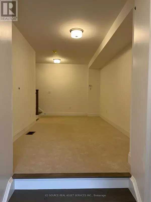 Oakville (go Glenorchy), ON L6M5S3,3322 AZAM WAY