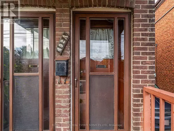 Toronto (runnymede-bloor West Village), ON M6S4A2,492 JANE STREET