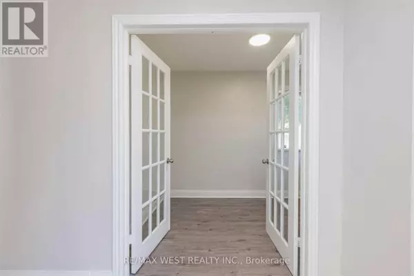 Mississauga (streetsville), ON L5N1A3,35 QUEEN STREET S