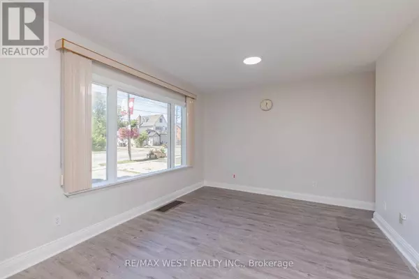 Mississauga (streetsville), ON L5N1A3,35 QUEEN STREET S