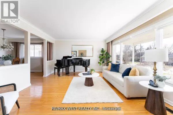 Toronto (kingsview Village-the Westway), ON M9P2P1,28 BRAYWIN DRIVE