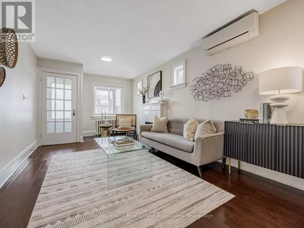 Toronto (briar Hill-belgravia), ON M6E4N1,5 LITTLE BOULEVARD