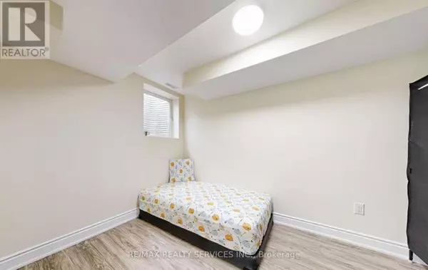 Mississauga (meadowvale Village), ON L5W1X5,7095 Village WALK #(Basement)