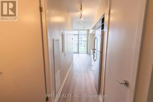 Toronto (high Park-swansea), ON M6S5B5,105 The Queensway #612