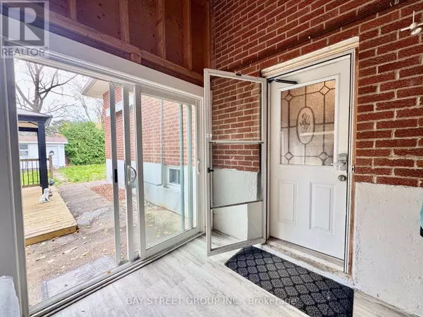 Oakville (br Bronte), ON L6L1K2,3136 VICTORIA ST #Lower