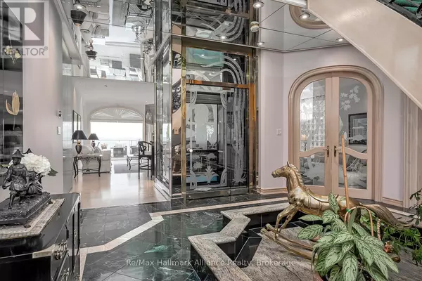 Oakville (br Bronte), ON L6L5X4,3206 SHORELINE DRIVE