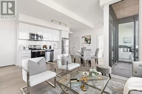 Toronto (stonegate-queensway), ON M8Z1N8,859 The Queensway #820