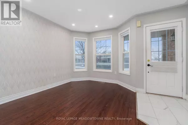 Milton (be Beaty), ON L9T6Y8,843 THOMPSON ROAD S