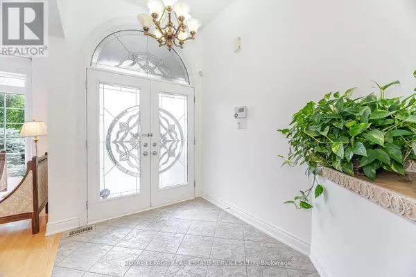 Oakville (br Bronte), ON L6L6T6,215 BURLOAK DRIVE