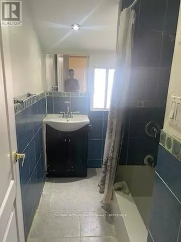 Toronto (weston-pellam Park), ON M6N2W8,19 LAUGHTON AVENUE