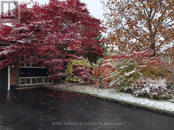 27 PARAMOUNT COURT, Toronto (brookhaven-amesbury), ON M6M2L3