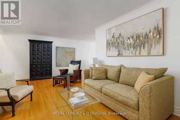 Toronto (brookhaven-amesbury), ON M6M2L3,27 PARAMOUNT COURT