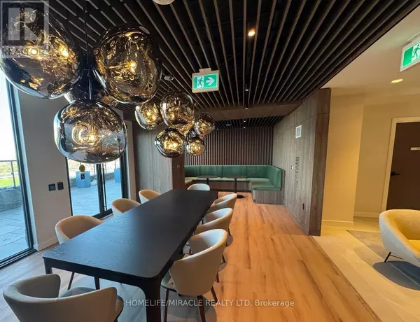 Brampton (bram East), ON L6P4S3,15 Skyridge DR #920