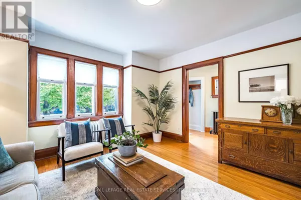 Toronto (new Toronto), ON M8V2Y3,44 FOURTH STREET